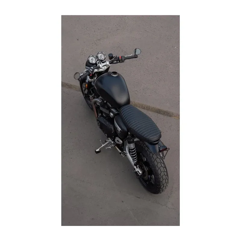 cafe 4 racer -  MOTONE The Peerless - Kryt tachometru - T120/T100/Speed Twin/Thruxton - leštěný kontrastní povrch - Motone Triumph Bonneville 