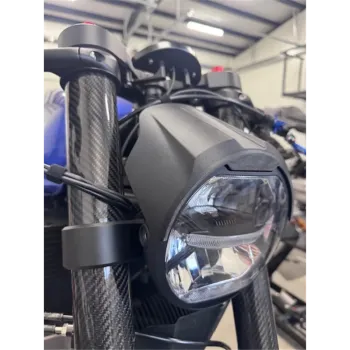 cafe 4 racer - KOSO LED světlomet THUNDERBOLT s parkovacím světlem, černý - Koso Přední světla s bočním uchycením 4054783254392