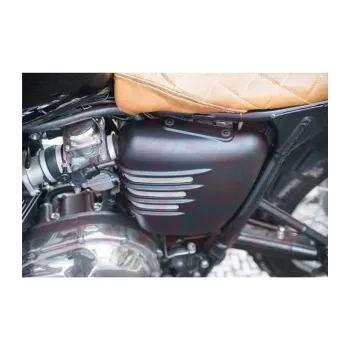 cafe 4 racer - Triumph Bonneville bočné panely - matné čierne prevedenie - Motone Triumph Bonneville 
