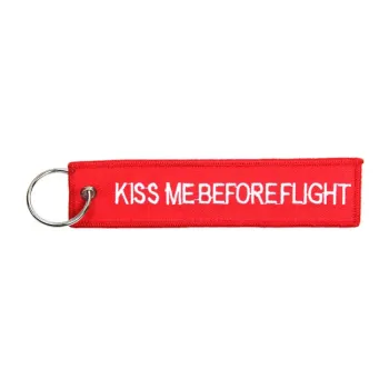 cafe 4 racer - Kiss Me Before Flight červený prívesok na kľúče - Army Surplus Klíčenka 