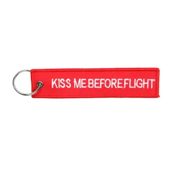 cafe 4 racer - Kiss Me Before Flight červený prívesok na kľúče - Army Surplus Klíčenka 