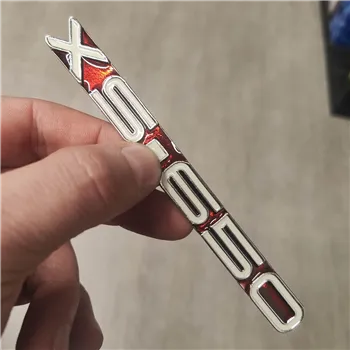 cafe 4 racer - Yamaha XS-650 OEM 256-21786-01 Znak bočného krytu 1ks červený - MCS Emblémy Nálepky Logá 