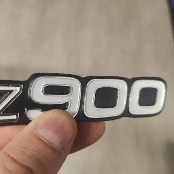 cafe 4 racer - KAWASAKI Boční krycí odznak 1ks - MCS Emblémy Nálepky Logá 