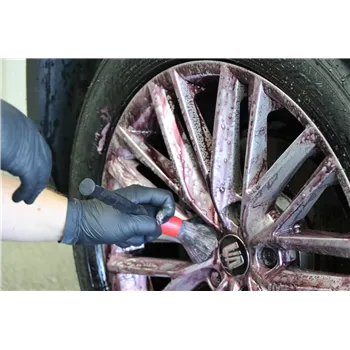 cafe 4 racer - Koch Chemie Exterior Brush Red - Odolný kartáč proti kyselinám pro ráfky - Koch Chemie Detailingové štetce a kefy 4262380391406