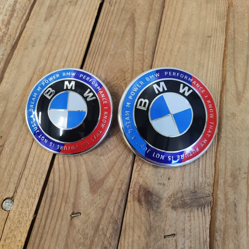 cafe 4 racer - BMW 2 pin LOGO 74mm M Performance emblém na kapotu alebo kufor OEM 51148219237 - Cafe4Racer Emblémy Nálepky Logá 