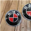 cafe 4 racer - BMW 2 pin LOGO 74mm R&B uhlíkový emblém na kapotu alebo kufor OEM 51148219237 - Cafe4Racer Emblémy Nálepky Logá 