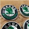 cafe 4 racer - SKODA 4x56 mm ČERNÝ kryt kola OEM 1ZD601151A - Cafe4Racer Emblémy Nálepky Logá 