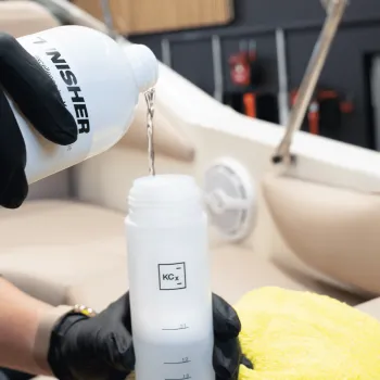 cafe 4 racer - Koch Chemie The Finisher VinylTexClean – Extra jemný čistič čalounění a textilu 500ml - Koch Chemie The Finisher 