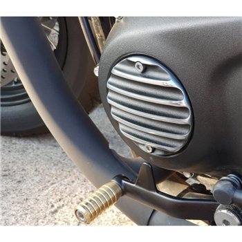 cafe 4 racer - Clutch Badge - Ribbed - Black Polished Rib Contrast Finish - Motone Triumph Bonneville 