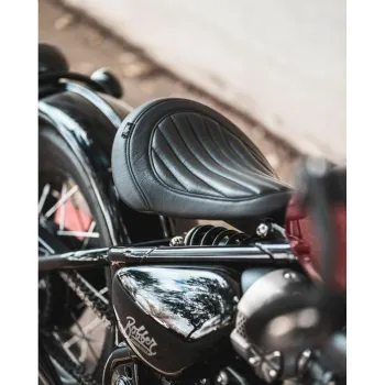 cafe 4 racer - King Cobra Sedadlo - Vertikálne rebrá - Triumph Bobber - Motone Bonneville Bobber 2016-NOW 