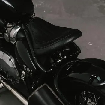cafe 4 racer - King Cobra Sedadlo - Vertikálne rebrá - Triumph Bobber - Motone Bonneville Bobber 2016-NOW 