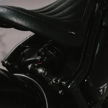 cafe 4 racer - King Cobra Sedadlo - Vertikálne rebrá - Triumph Bobber - Motone Bonneville Bobber 2016-NOW 