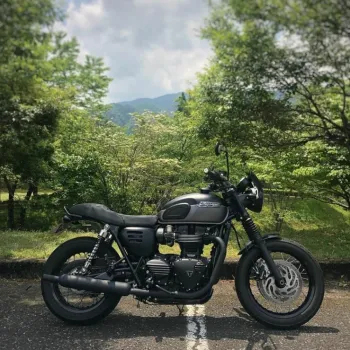 cafe 4 racer - The Rattler - Nízkoprofilové sedlo Cafe Street Twin/Speed Twin 900/Scrambler 900/T100/T120 - Motone Triumph Bonneville 