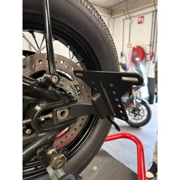 cafe 4 racer - Sidekick (Axle-Mount) Side Mount Number Plate Kit (No Tail Light Version) - Motone Bonneville Bobber 2016-NOW 