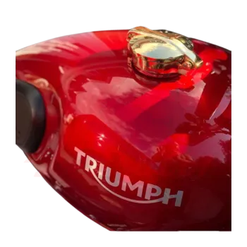 cafe 4 racer - Odznak spojky - rebrovaný - leštený - Motone Triumph Bonneville 