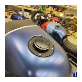 cafe 4 racer - BMW K75/100/1100 Čierny s čiernym uzáverom s Logom - Cafe4Racer Uzávery nádrže 